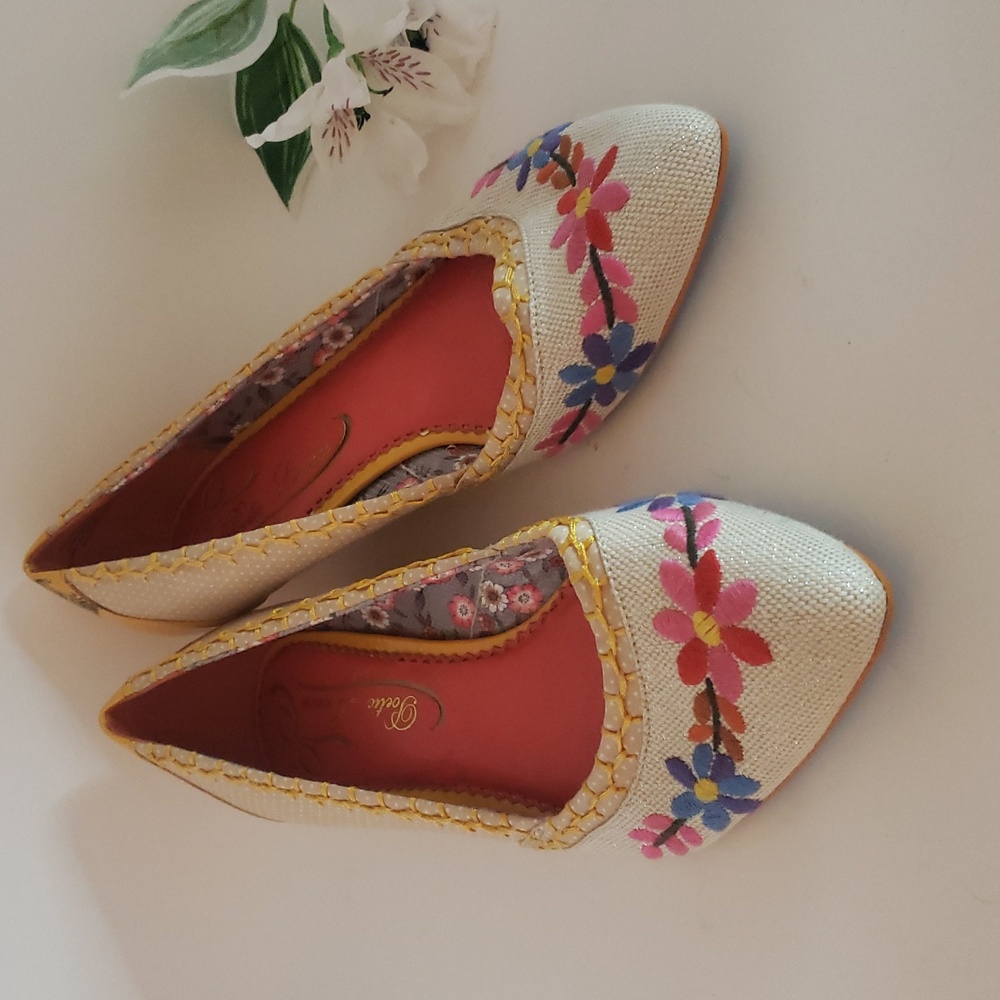 Poetic License Embroidered Floral Beige Tiny Dancer Glitter Flats Size 10M